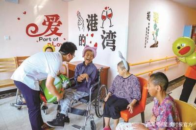 民建公助方式设立社会福利院，老人喜迁新居感叹舒适与幸福