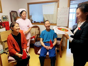 福利院温情献寿面，新民俗传递爱国情